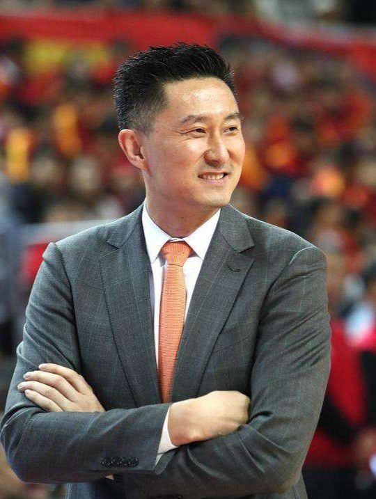 所以，无论如何，得先想个能让马岚乖乖闭上她那张破嘴的好办法。